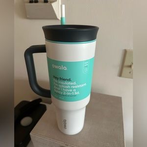 NWT Owala 40oz tumbler